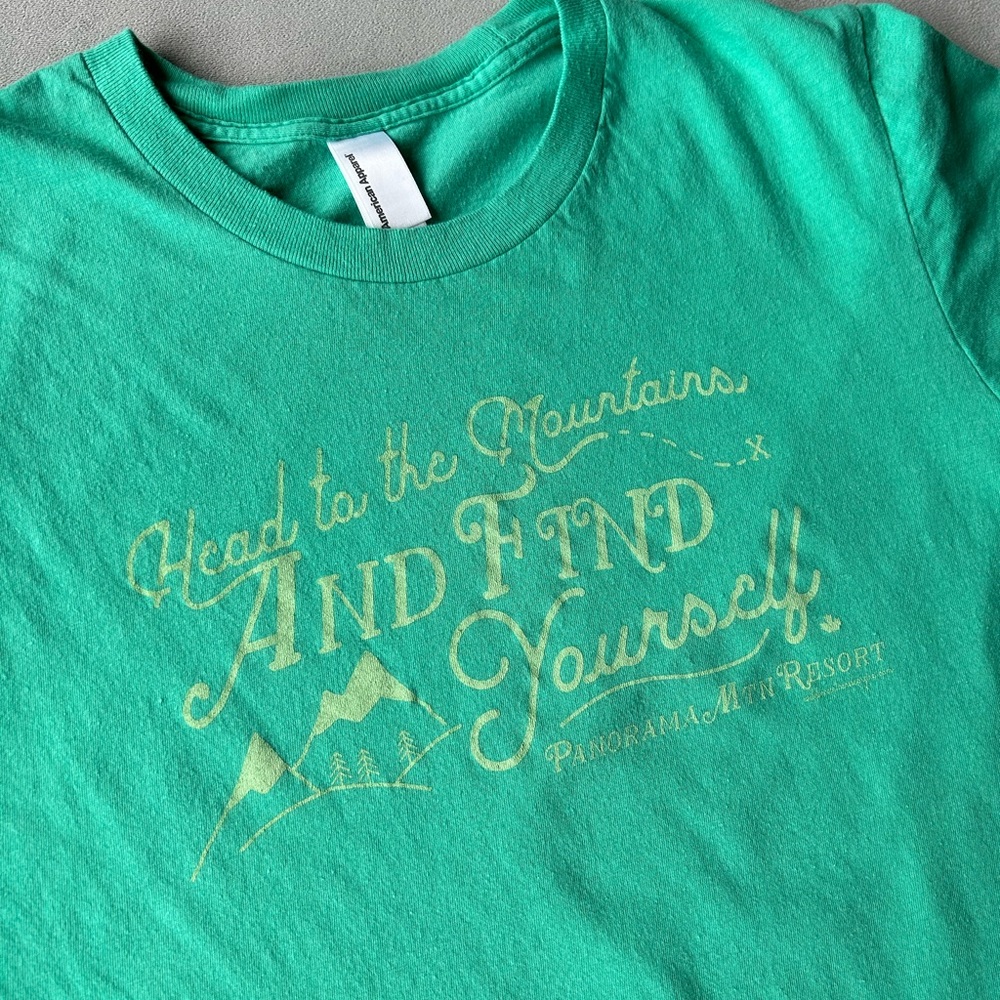 “Head To The Mountains And Find Yourself” Graphic Tee ~ Women’s Size XL